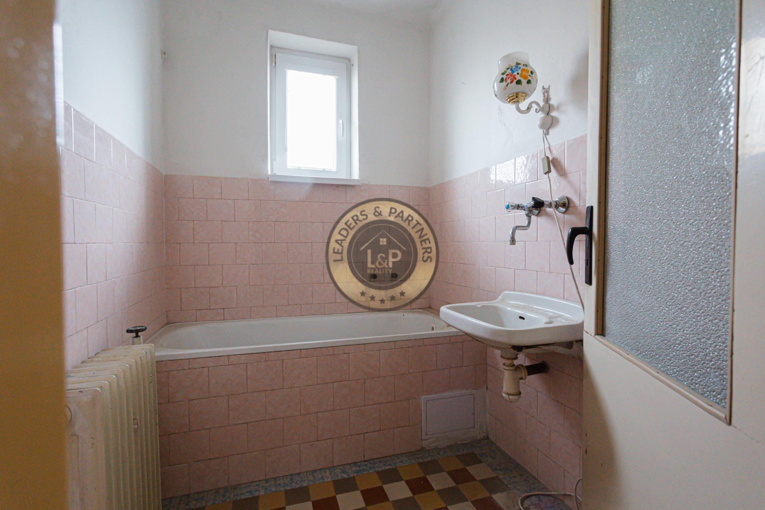 5 izbový, dvojpodlažný RD-VALALIKY, pozemok 550m2 - 17