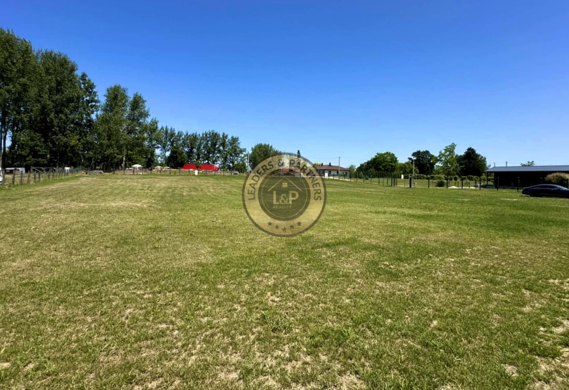 PREDAJ pozemok s rozlohou 2504 m² priamo pri vode. - 5