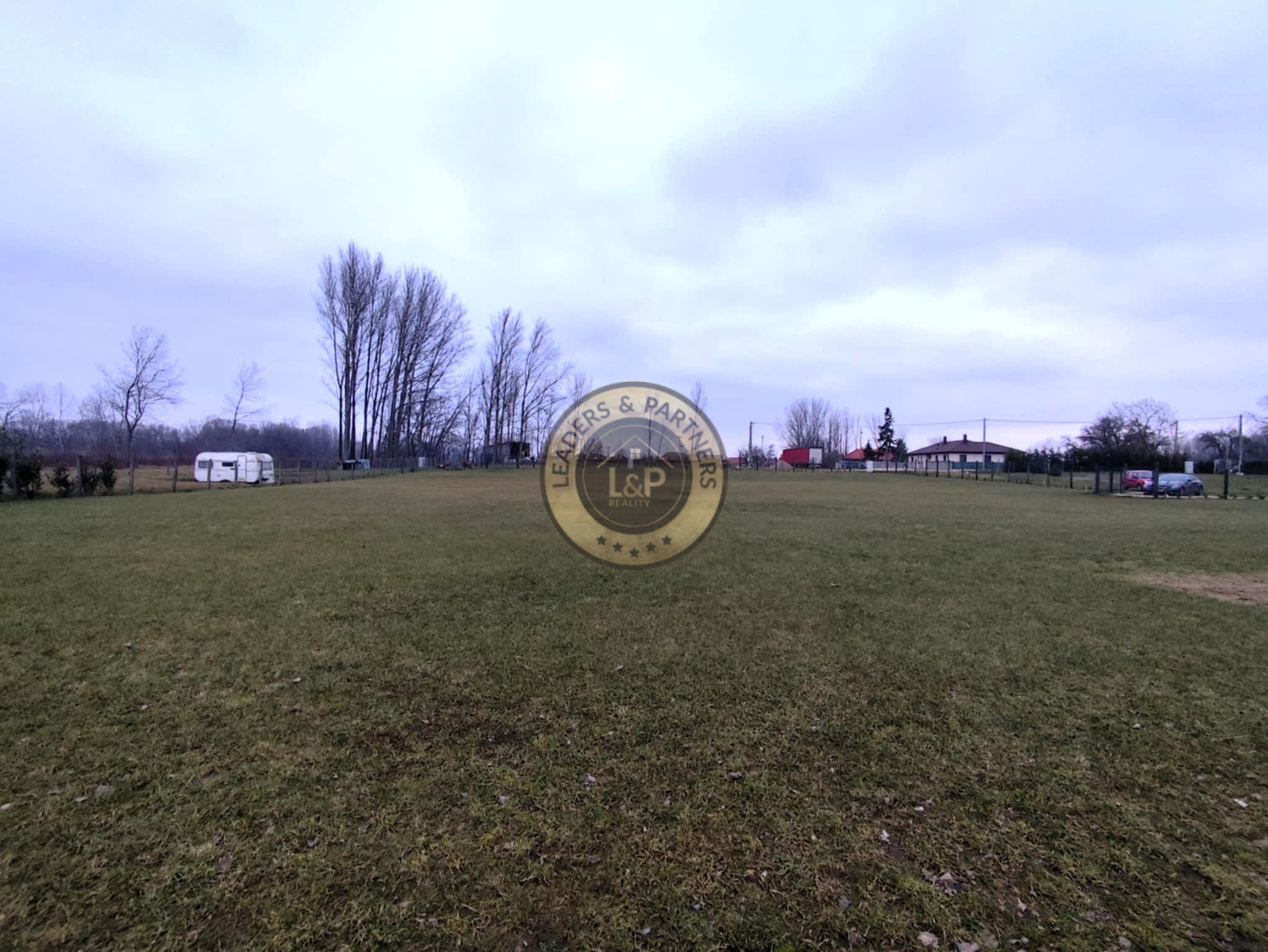 PREDAJ pozemok s rozlohou 2504 m² priamo pri vode. - 7