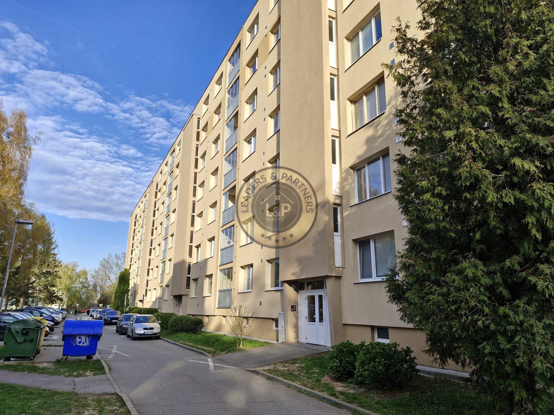 Na predaj moderný 2-izbový byt po kompletnej rekonštrukcii – výborná lokalita, Michalovce, ul. J. Murgaša - 9