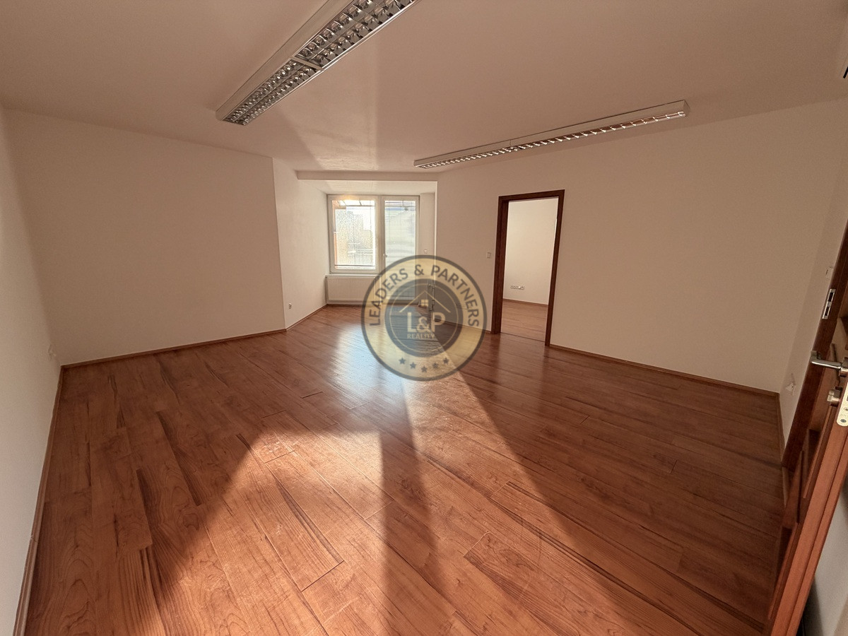 2 kancelárie na prenájom v centre Senca-Lichnerova-pešia zóna - 1