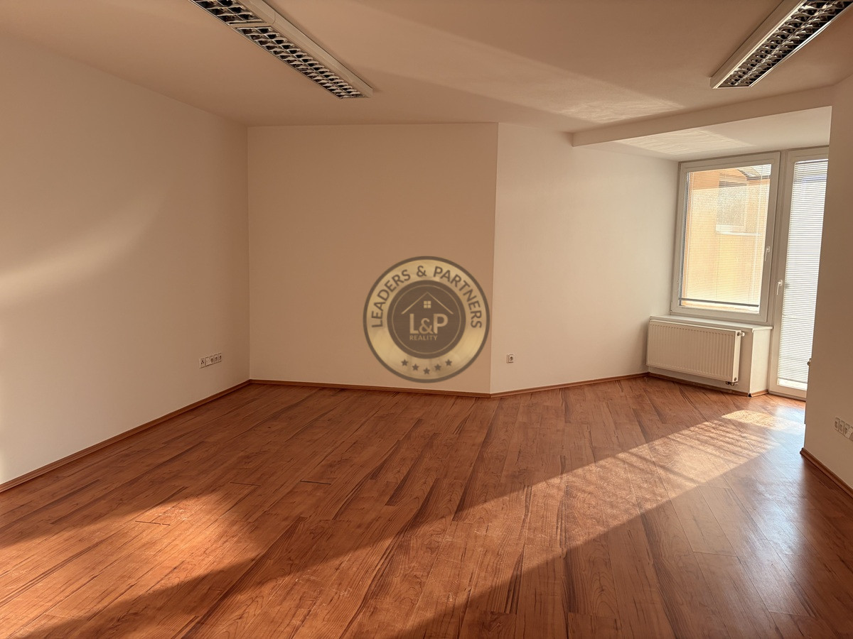 2 kancelárie na prenájom v centre Senca-Lichnerova-pešia zóna - 2