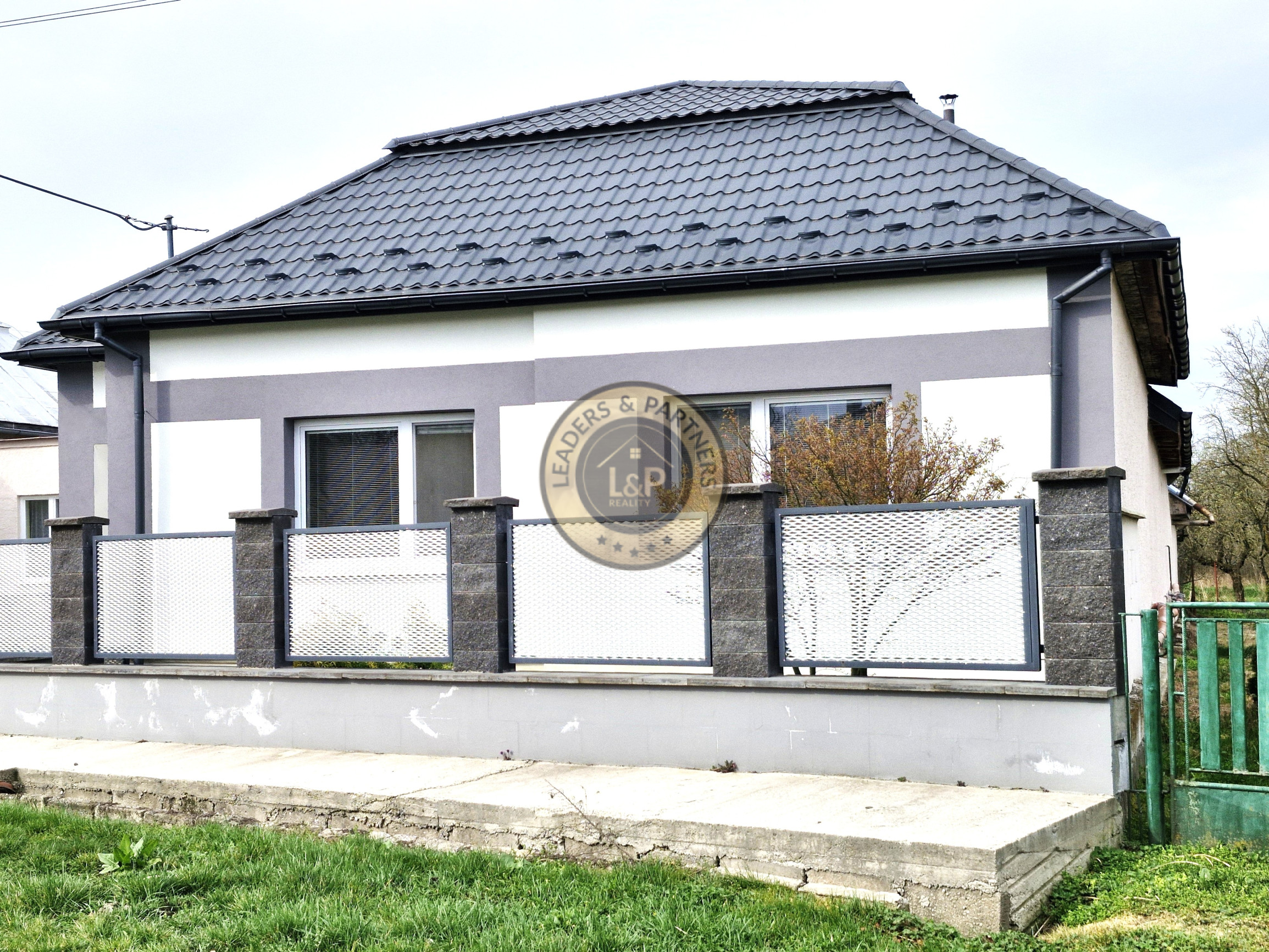 VÝRAZNE ZNÍŽENÁ CENA! Predaj zrekonštruovaného rodinného domu. Fekišovce - 2