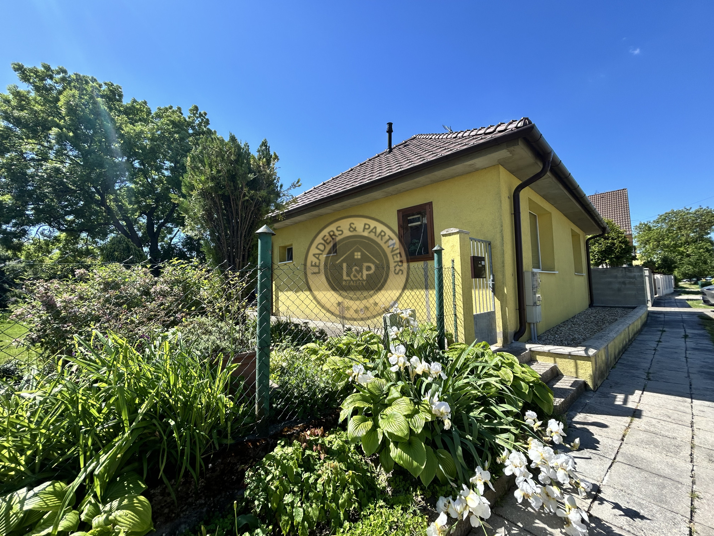 PREDAJ rodinný dom na krásnom pozemku Rajka - 3