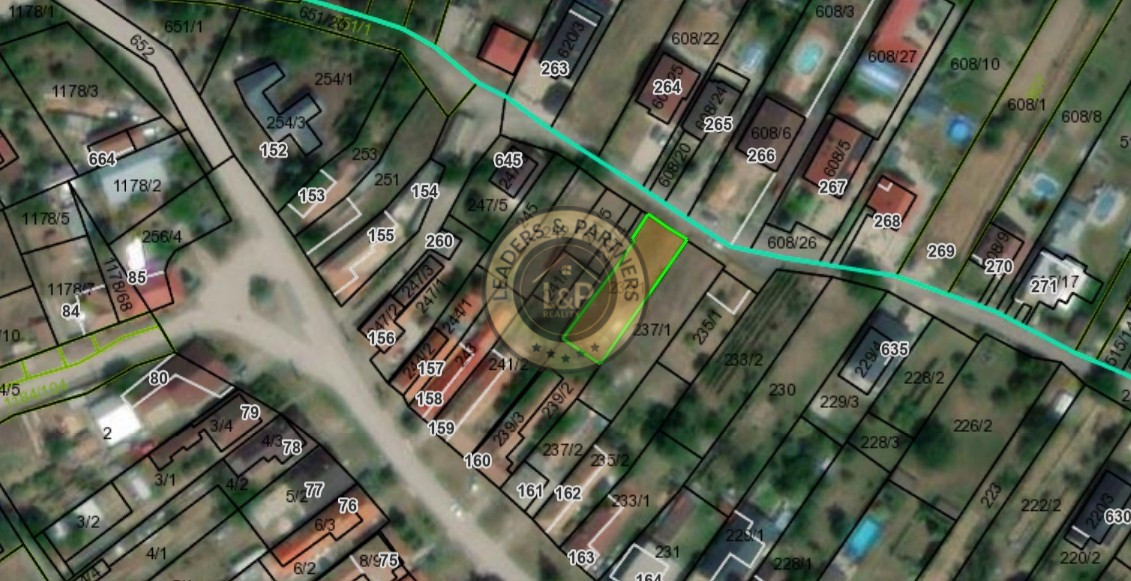 Stavebný pozemok so stavebným povolením v obci Lošonec - 1