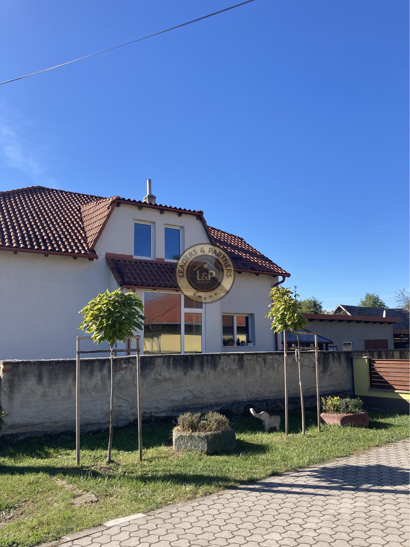 PREDAJ veľký 6izbový rodinný dom Bezenye. - 1