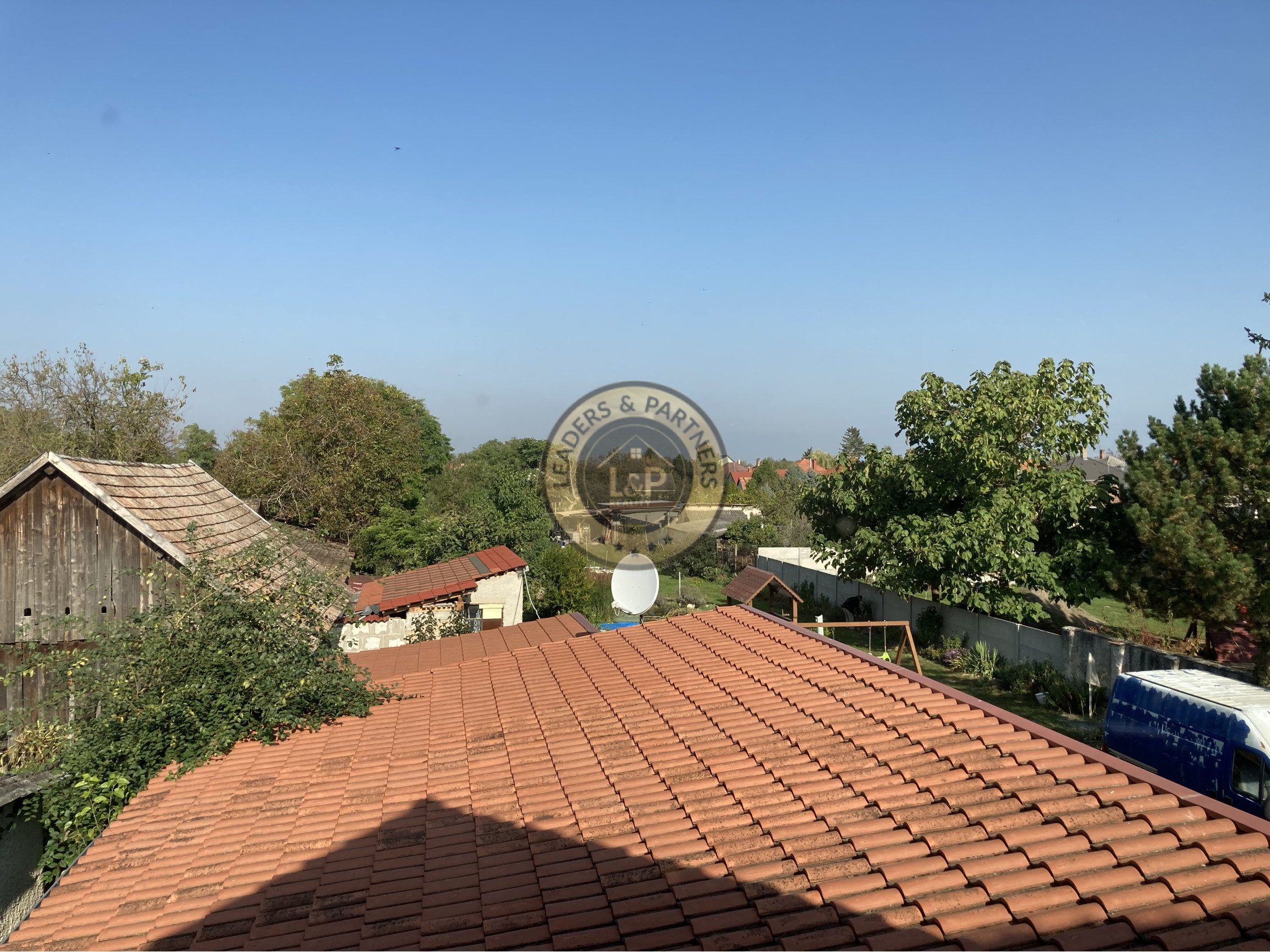 PREDAJ veľký 6izbový rodinný dom Bezenye. - 25