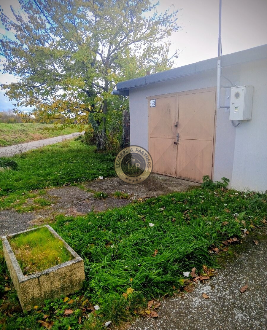 Na predaj garáž s väčším pozemkom v Seredi - 1