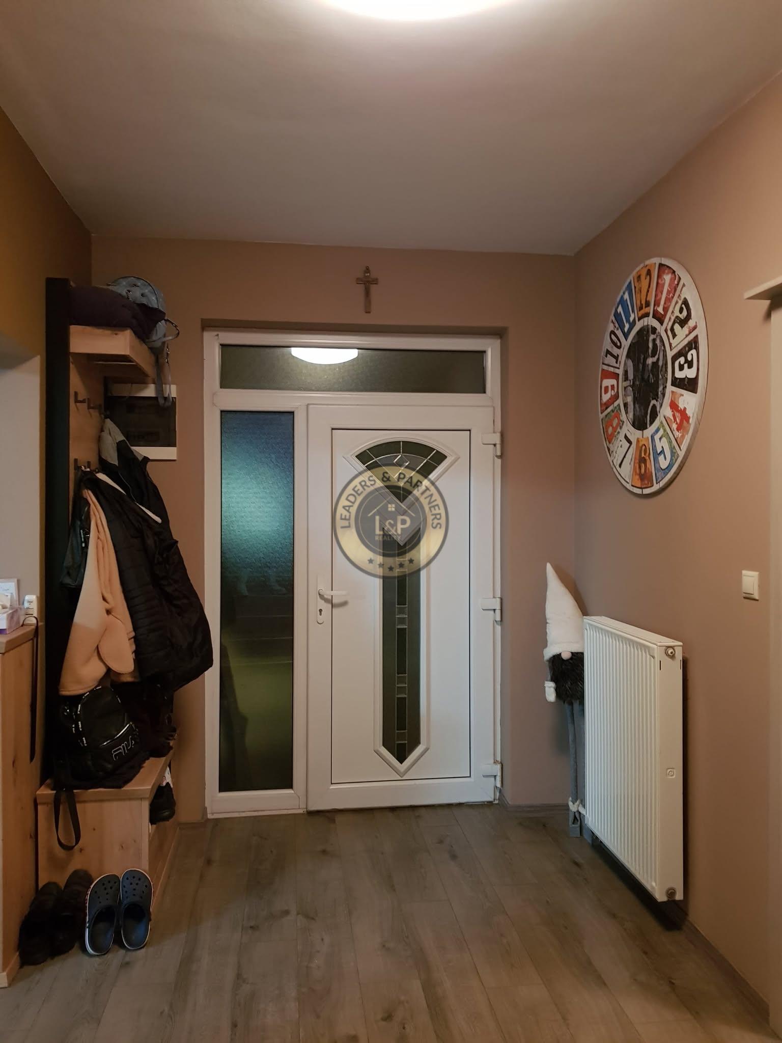 PREDAJ rodinný dom s kvetinárstvom Rajka - 21