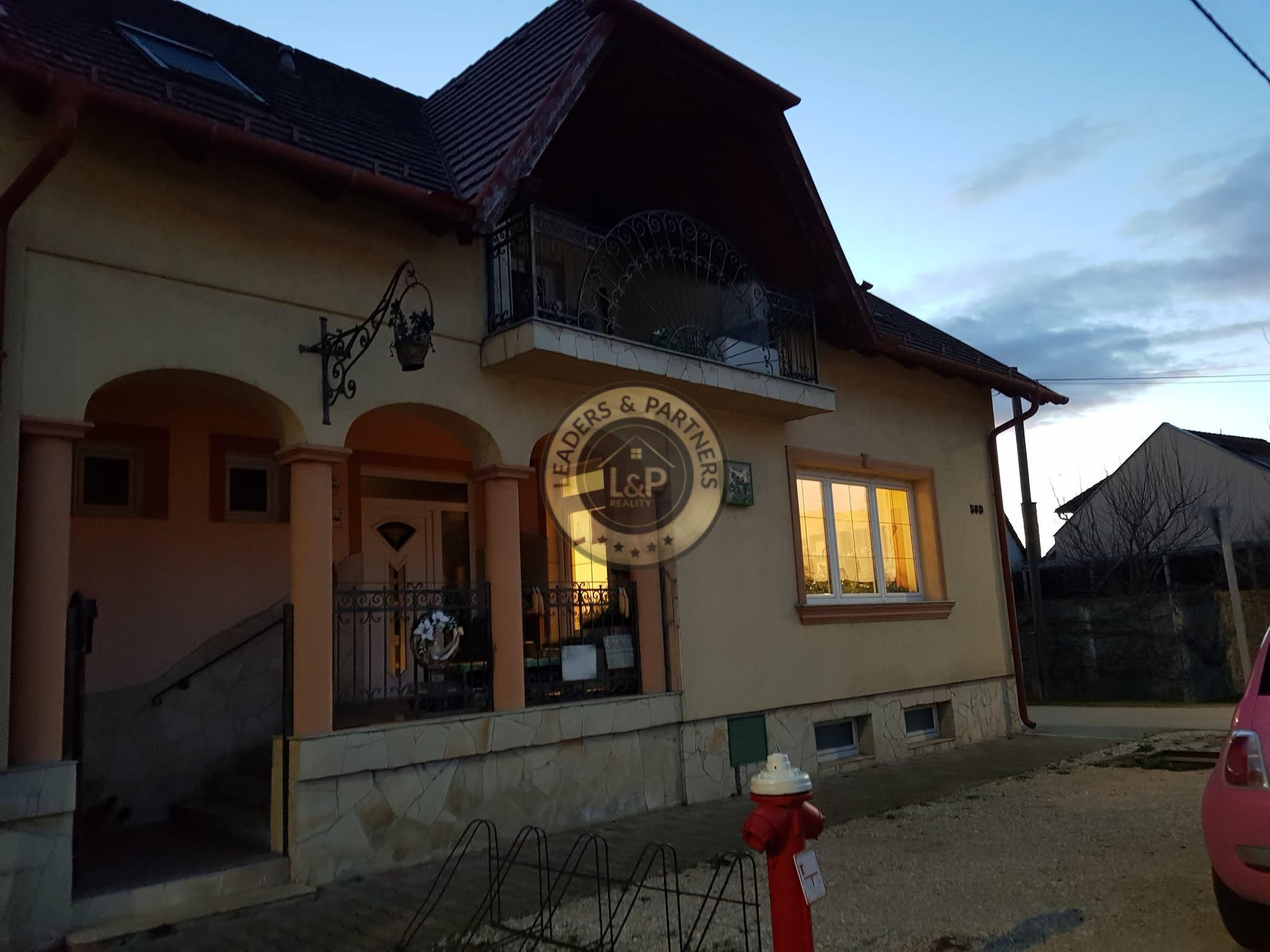 PREDAJ rodinný dom s kvetinárstvom Rajka - 25