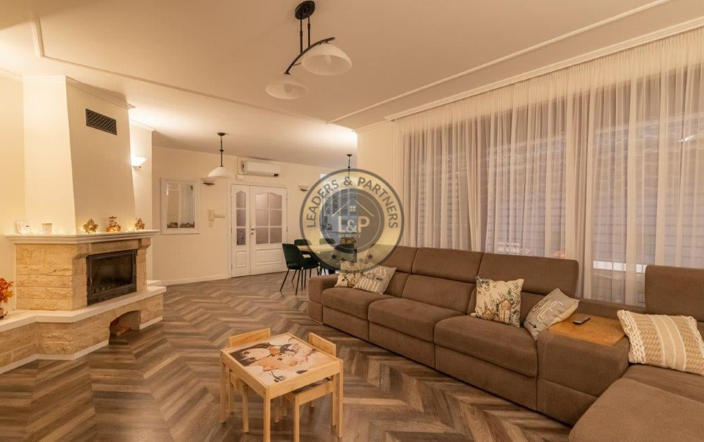 PREDAJ 7izbový rodinný dom s bazénom a saunou Mosonmagyaróvár - 1