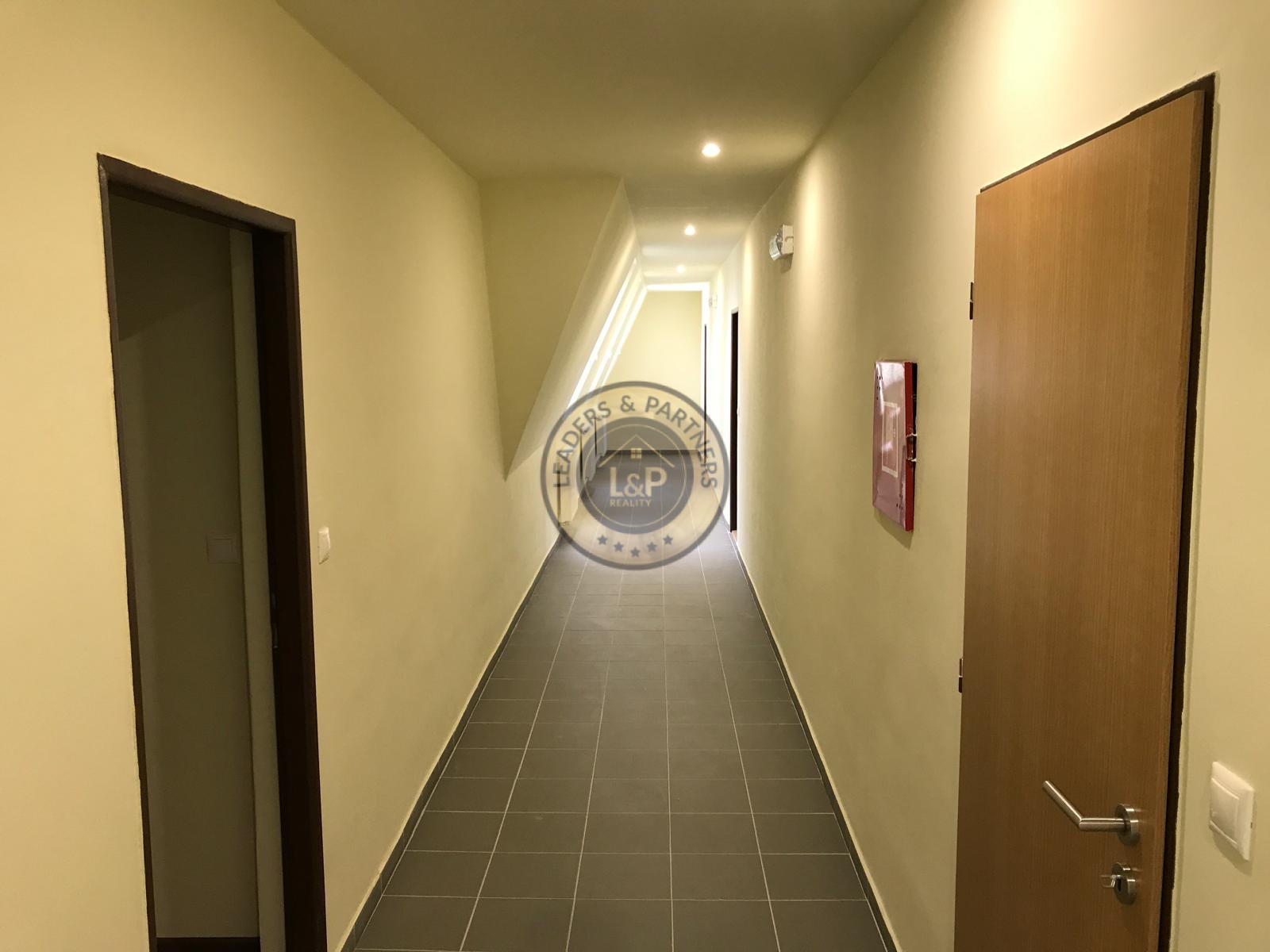 Na predaj zrekonštruovaná 2-podlažná budova v centre Šelpíc - 7