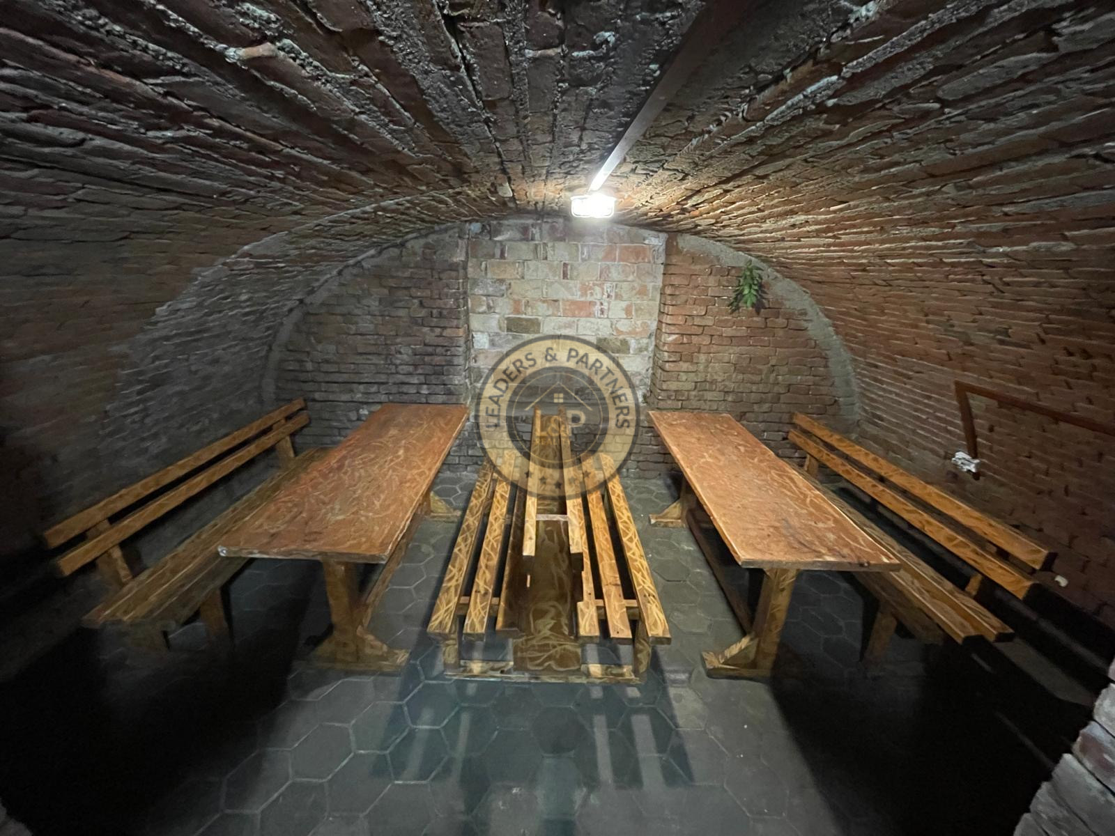 Na predaj zrekonštruovaná 2-podlažná budova v centre Šelpíc - 9