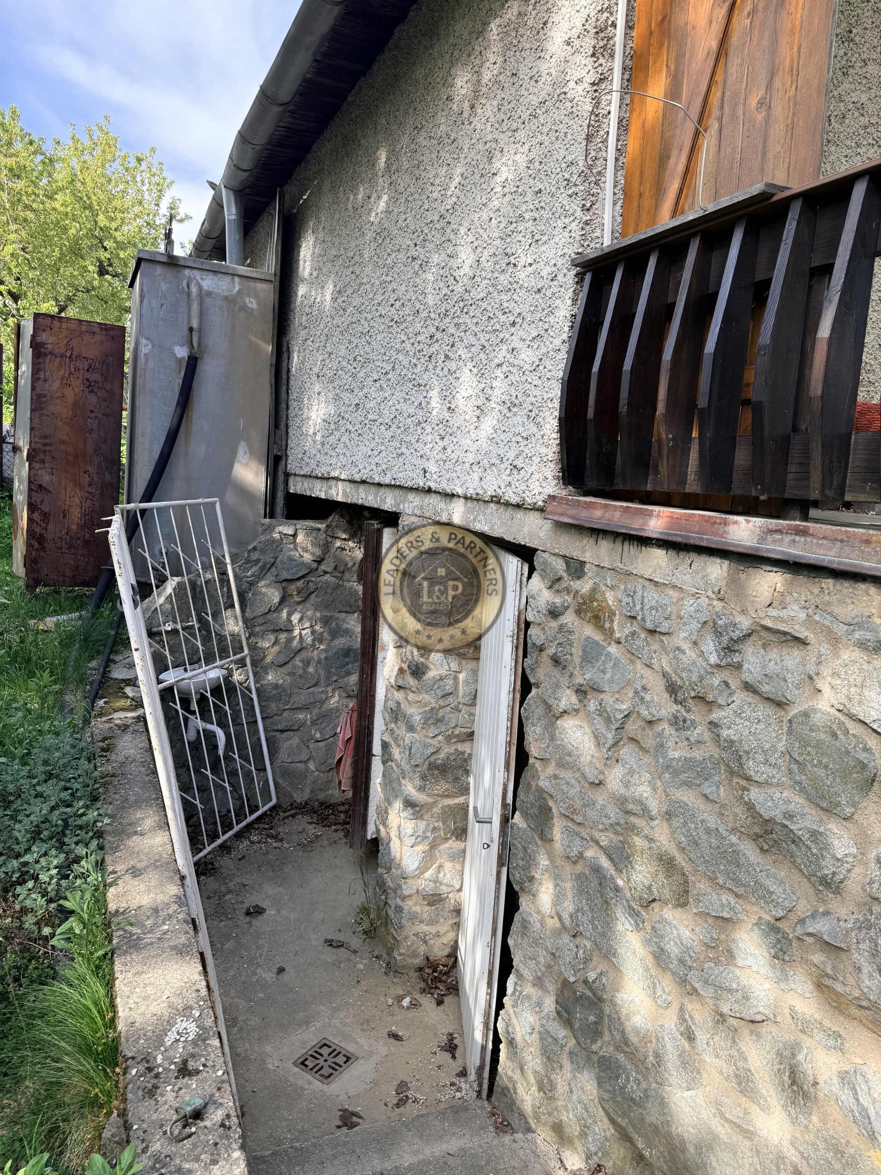 Murovaná chata so záhradou Košice - Kavečany, elektrina, vl. studňa - 3