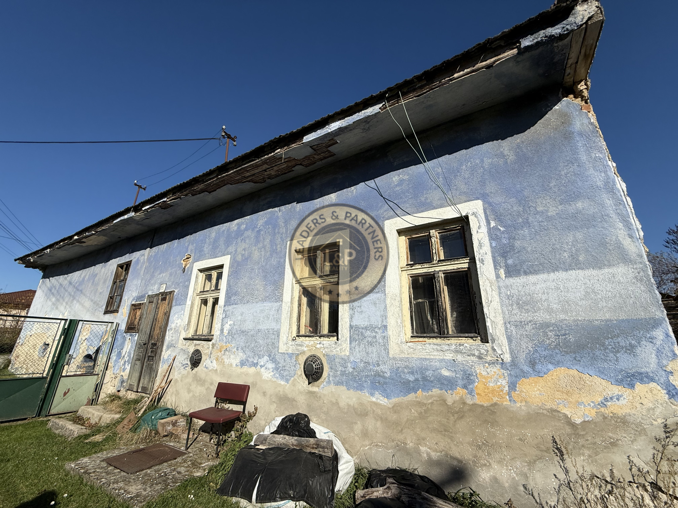 Starší rodinný dom vhodný na rekonštrukciu v obci Dobrá Voda - 1