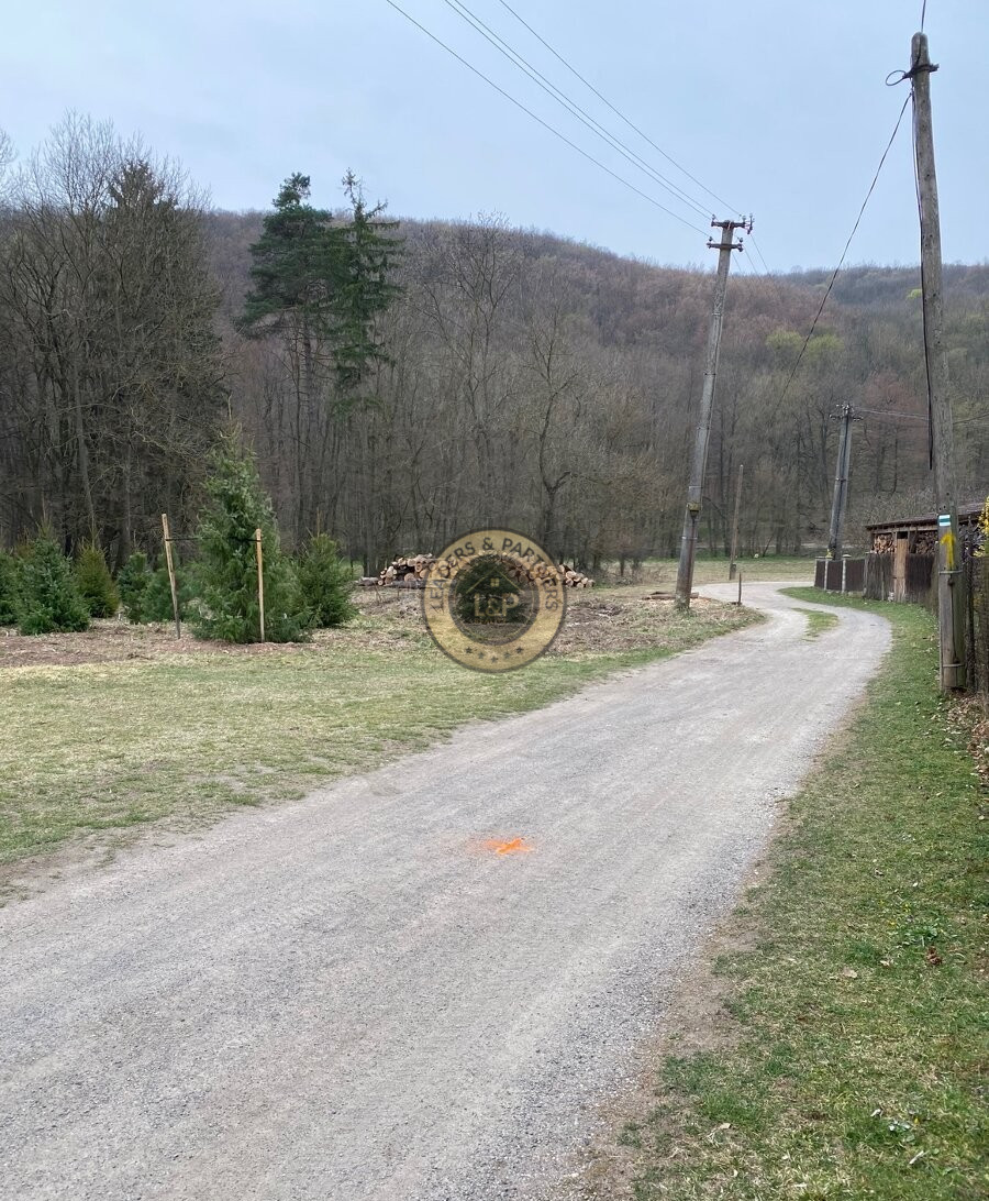 Predaj -pozemok vhodný na výstavbu RD na Majdáne (Lošonec) - 5