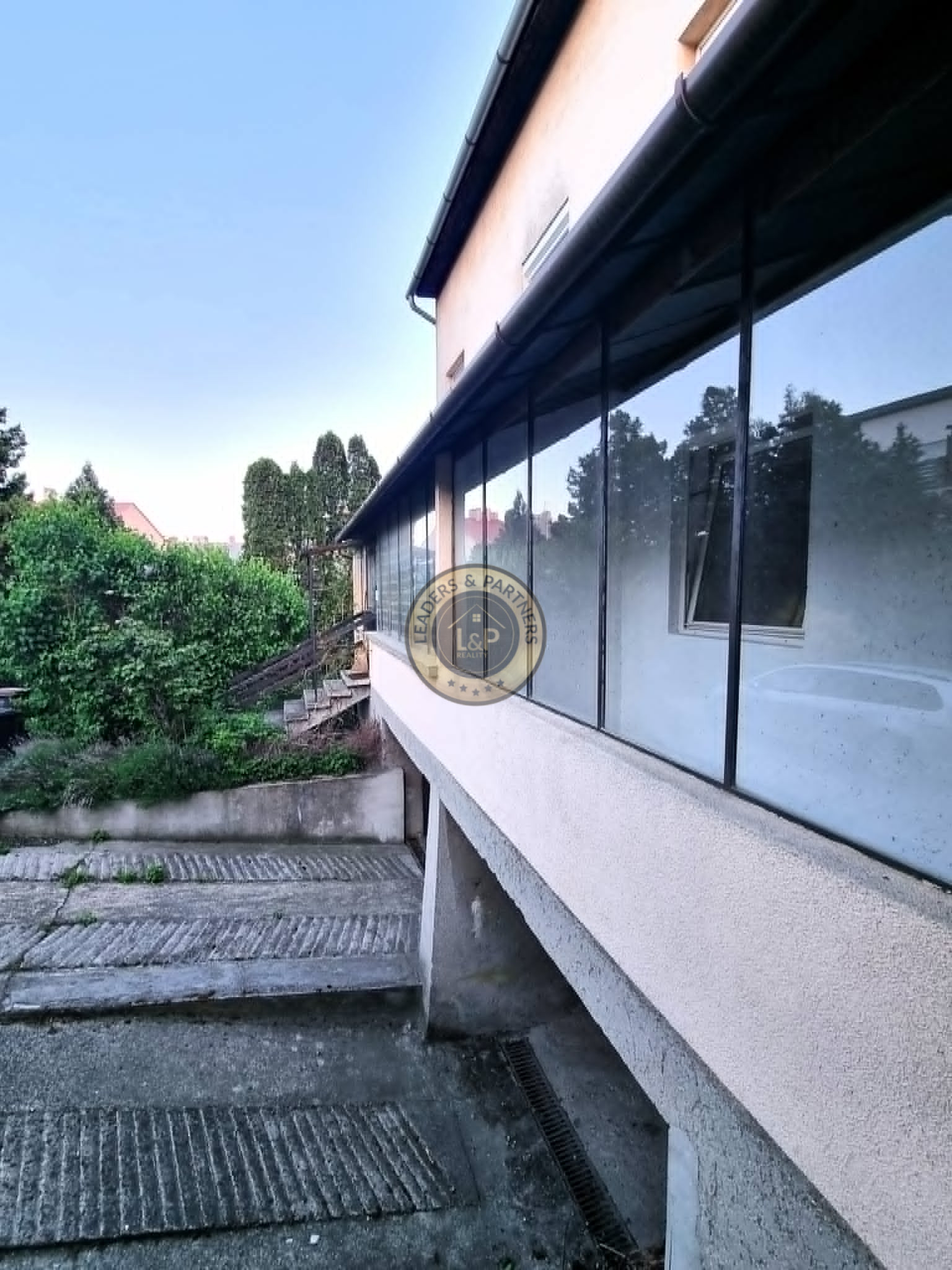PREDAJ 3podlažný byt so záhradkou v radovom dome Mosonmagyaróvár - 19