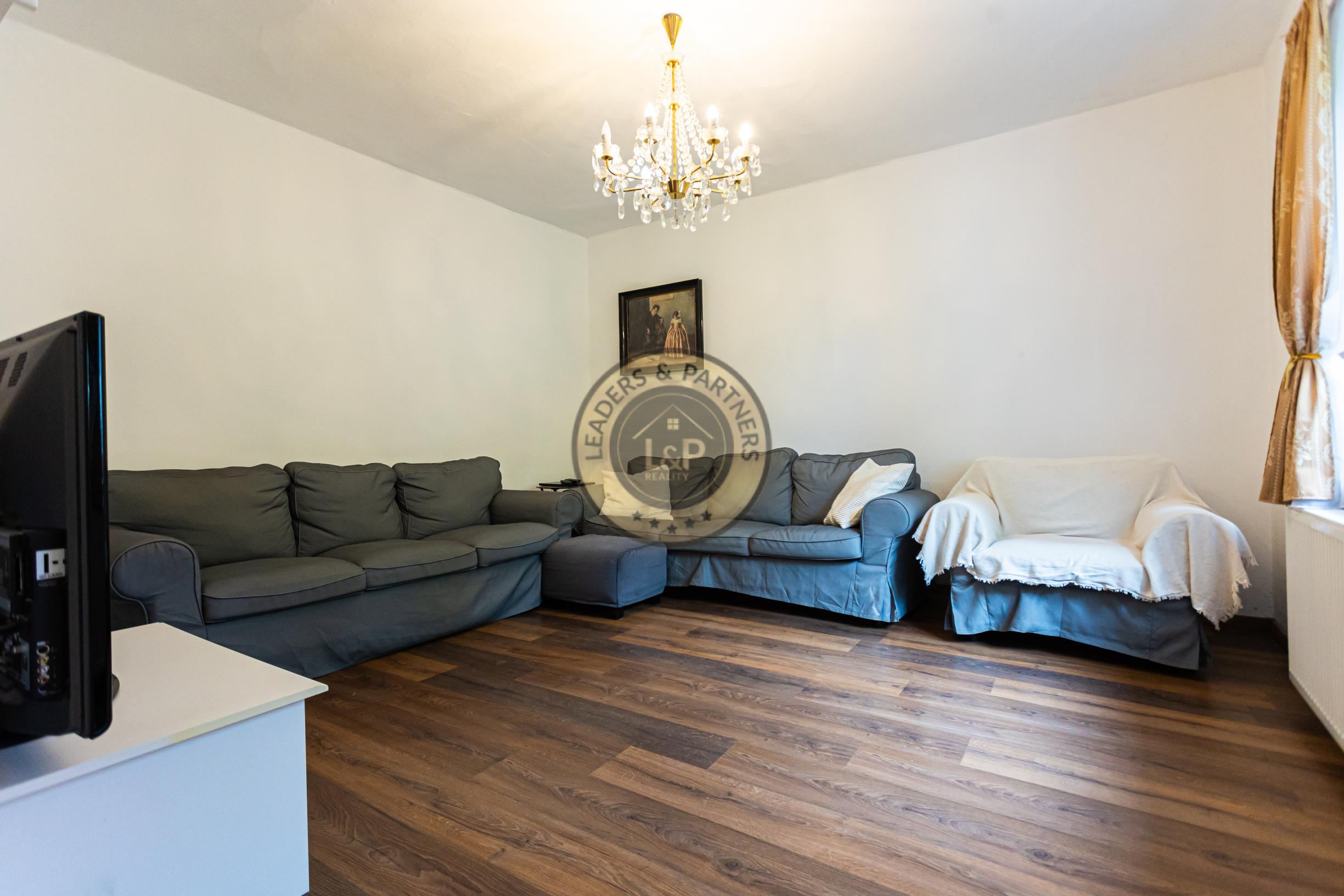 4-izbový,dvojpodlažný rodinný dom s 2 veľkými garážami, 164 m², blízko centra Košíc. - 15