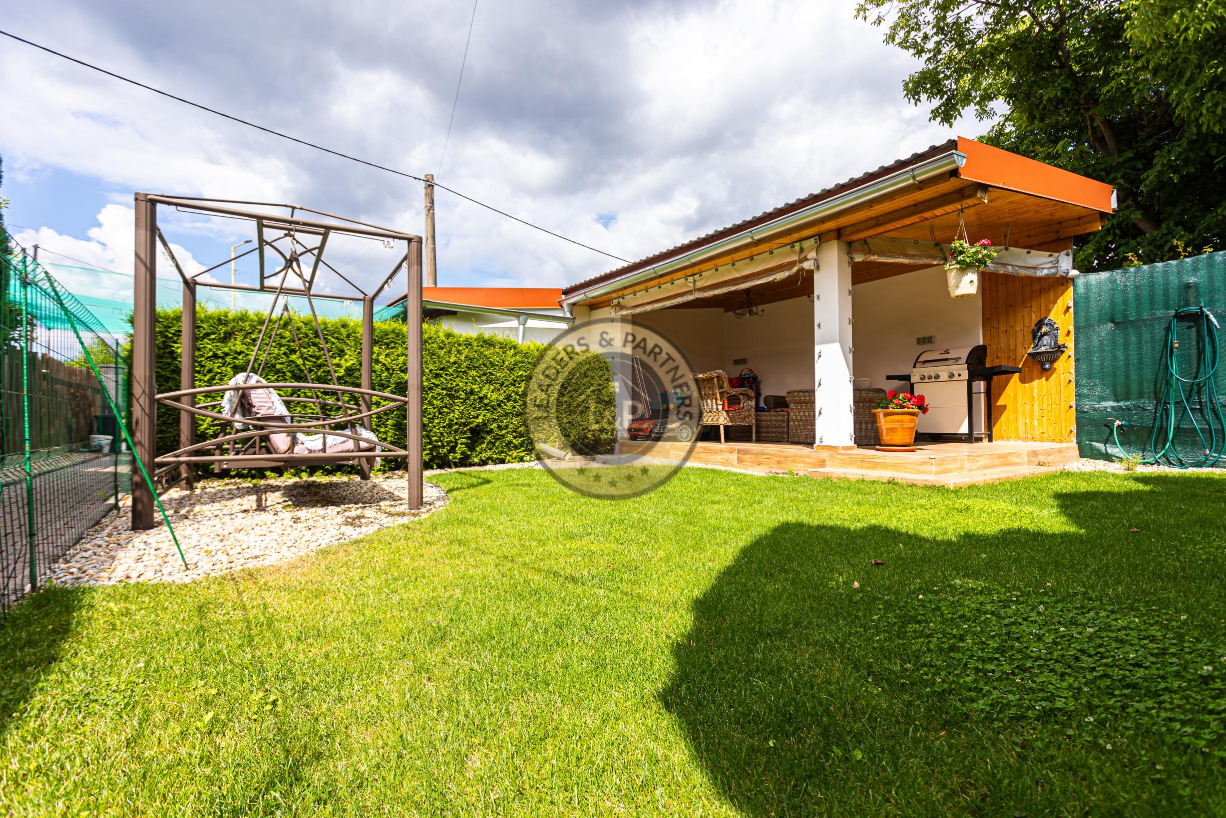 4-izbový,dvojpodlažný rodinný dom s 2 veľkými garážami, 164 m², blízko centra Košíc. - 6