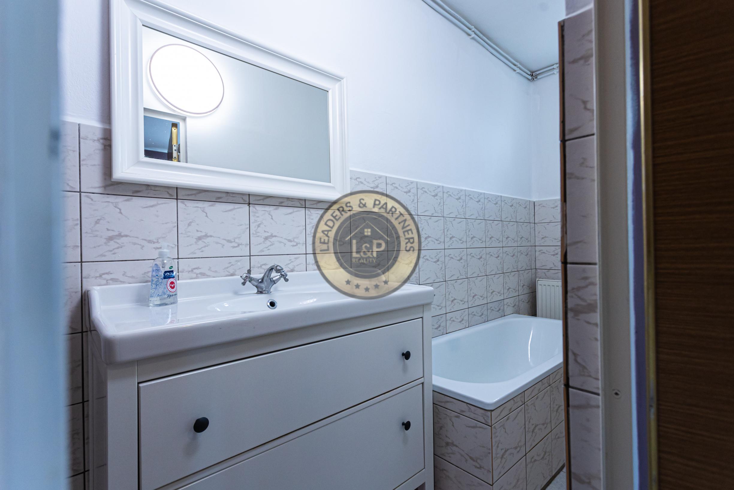 4-izbový,dvojpodlažný rodinný dom s 2 veľkými garážami, 164 m², blízko centra Košíc. - 19