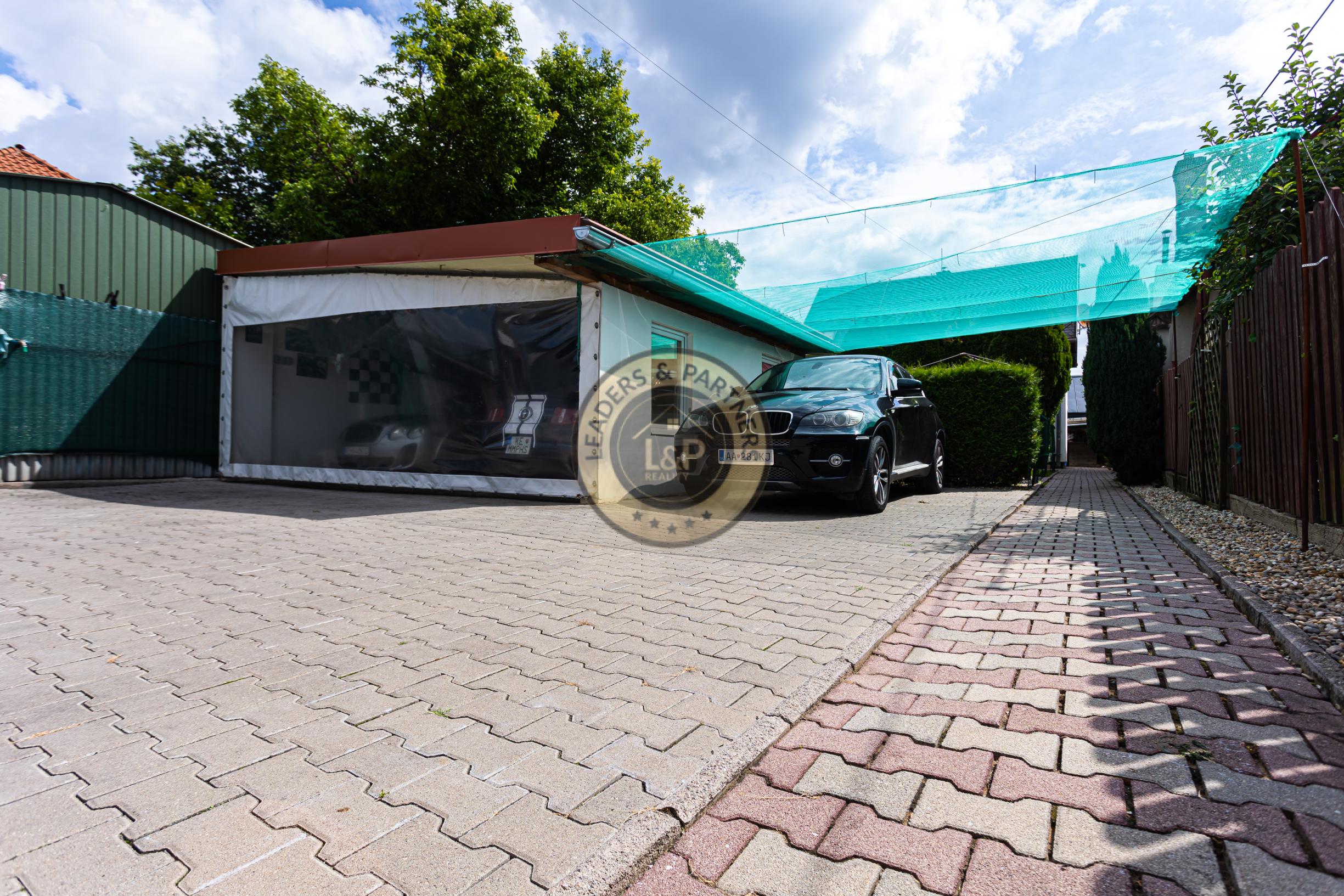 4-izbový,dvojpodlažný rodinný dom s 2 veľkými garážami, 164 m², blízko centra Košíc. - 5