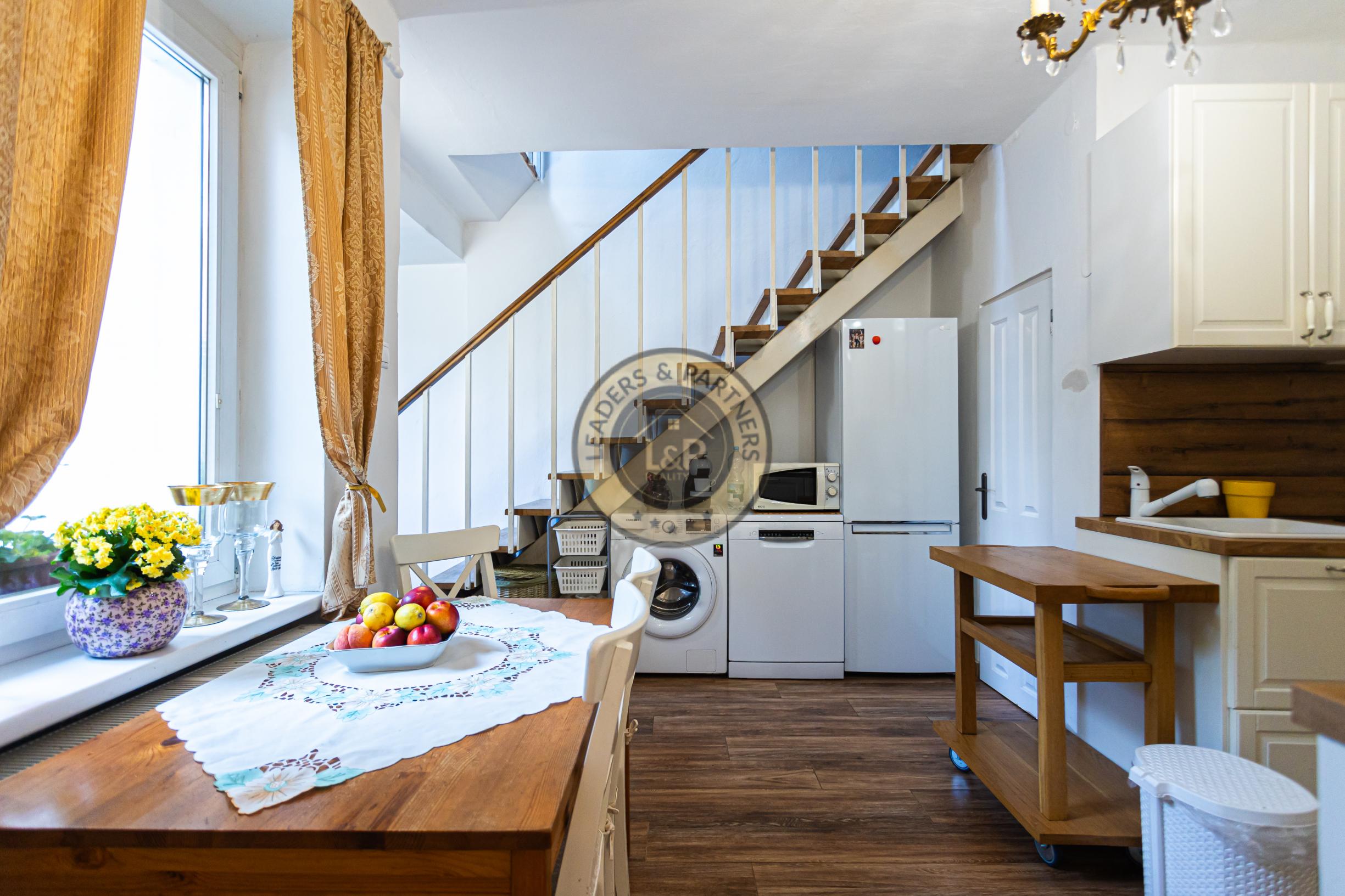 4-izbový,dvojpodlažný rodinný dom s 2 veľkými garážami, 164 m², blízko centra Košíc. - 13