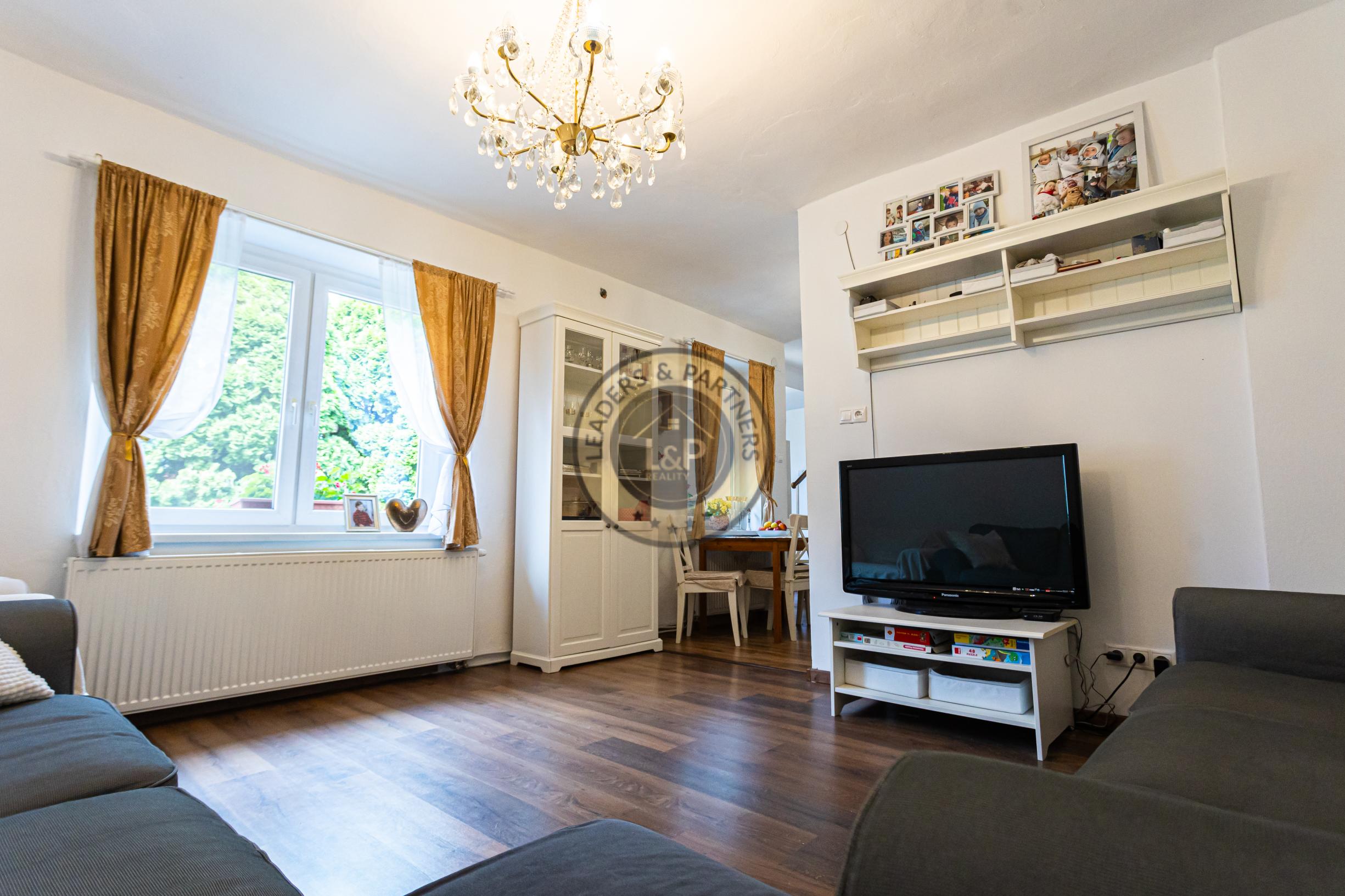 4-izbový,dvojpodlažný rodinný dom s 2 veľkými garážami, 164 m², blízko centra Košíc. - 16