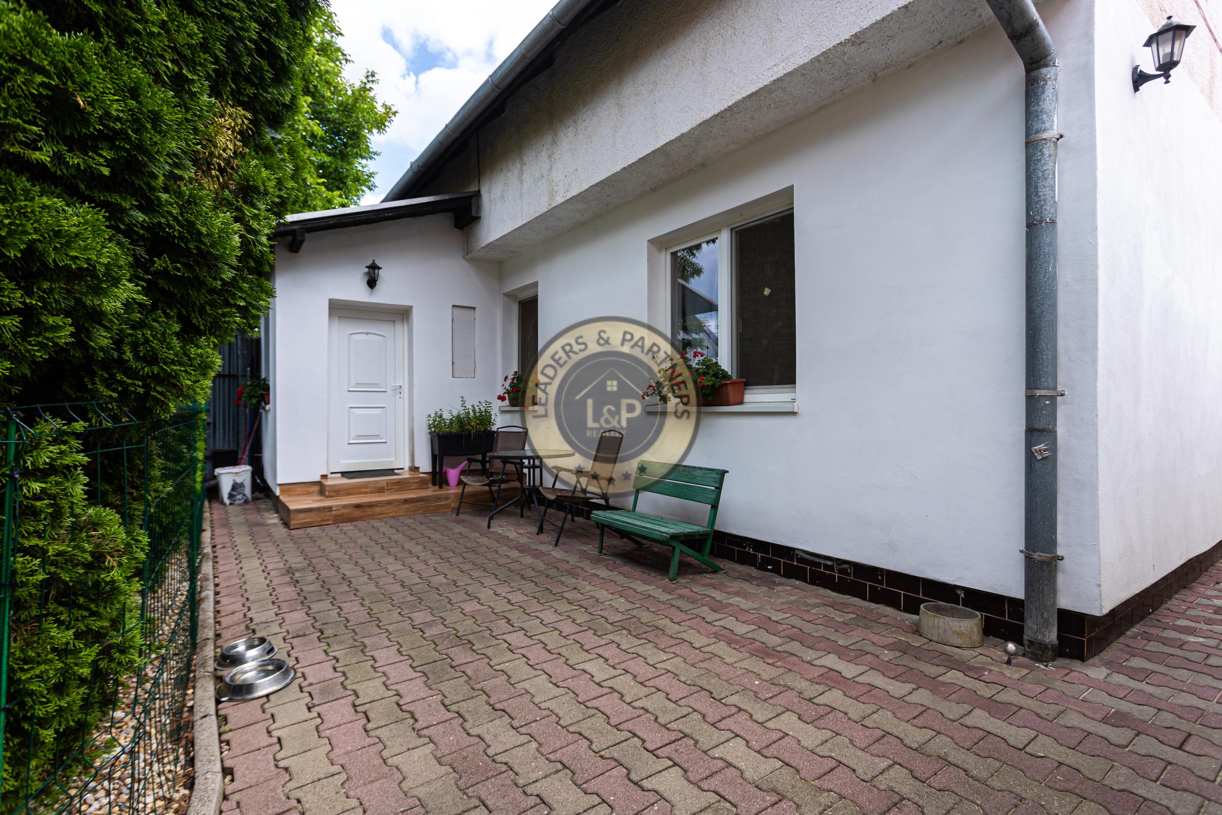 4-izbový,dvojpodlažný rodinný dom s 2 veľkými garážami, 164 m², blízko centra Košíc. - 8