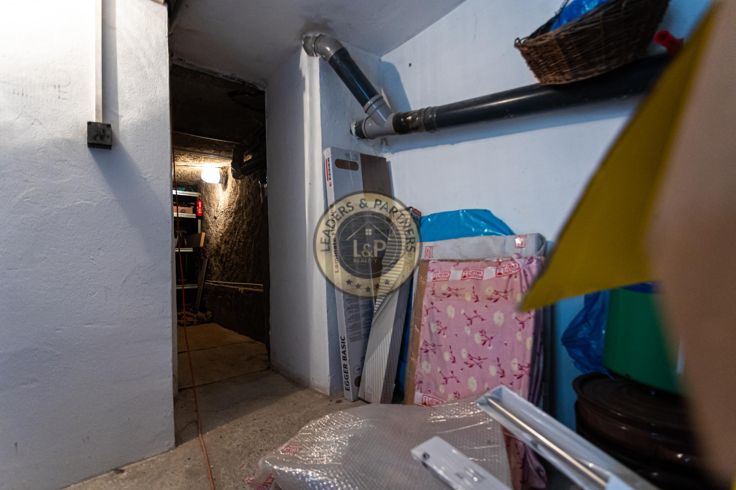 4-izbový,dvojpodlažný rodinný dom s 2 veľkými garážami, 164 m², blízko centra Košíc. - 11