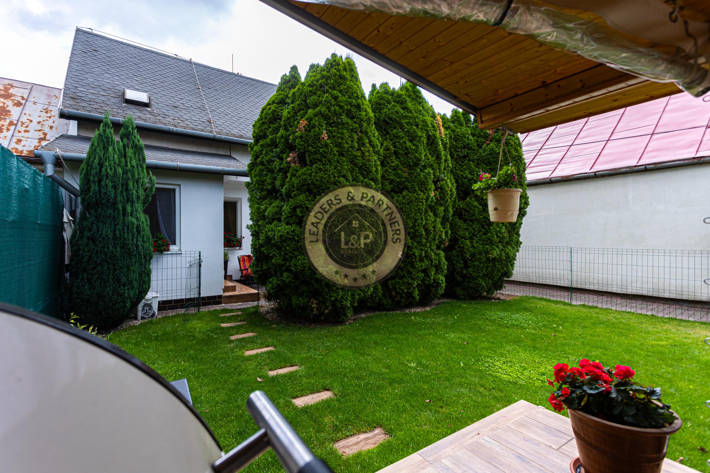 4-izbový,dvojpodlažný rodinný dom s 2 veľkými garážami, 164 m², blízko centra Košíc. - 7