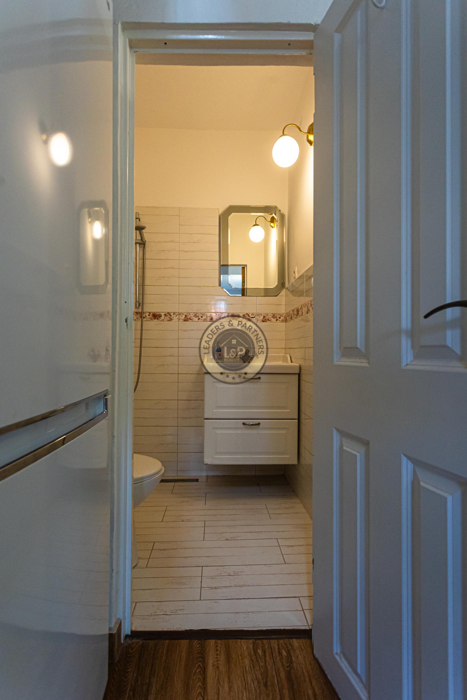 4-izbový,dvojpodlažný rodinný dom s 2 veľkými garážami, 164 m², blízko centra Košíc. - 17