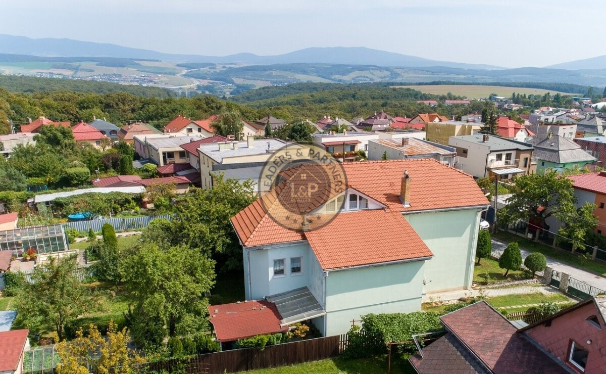 Priestranný viacgeneračný rodinný dom Košice-Košická Nová Ves. - 12