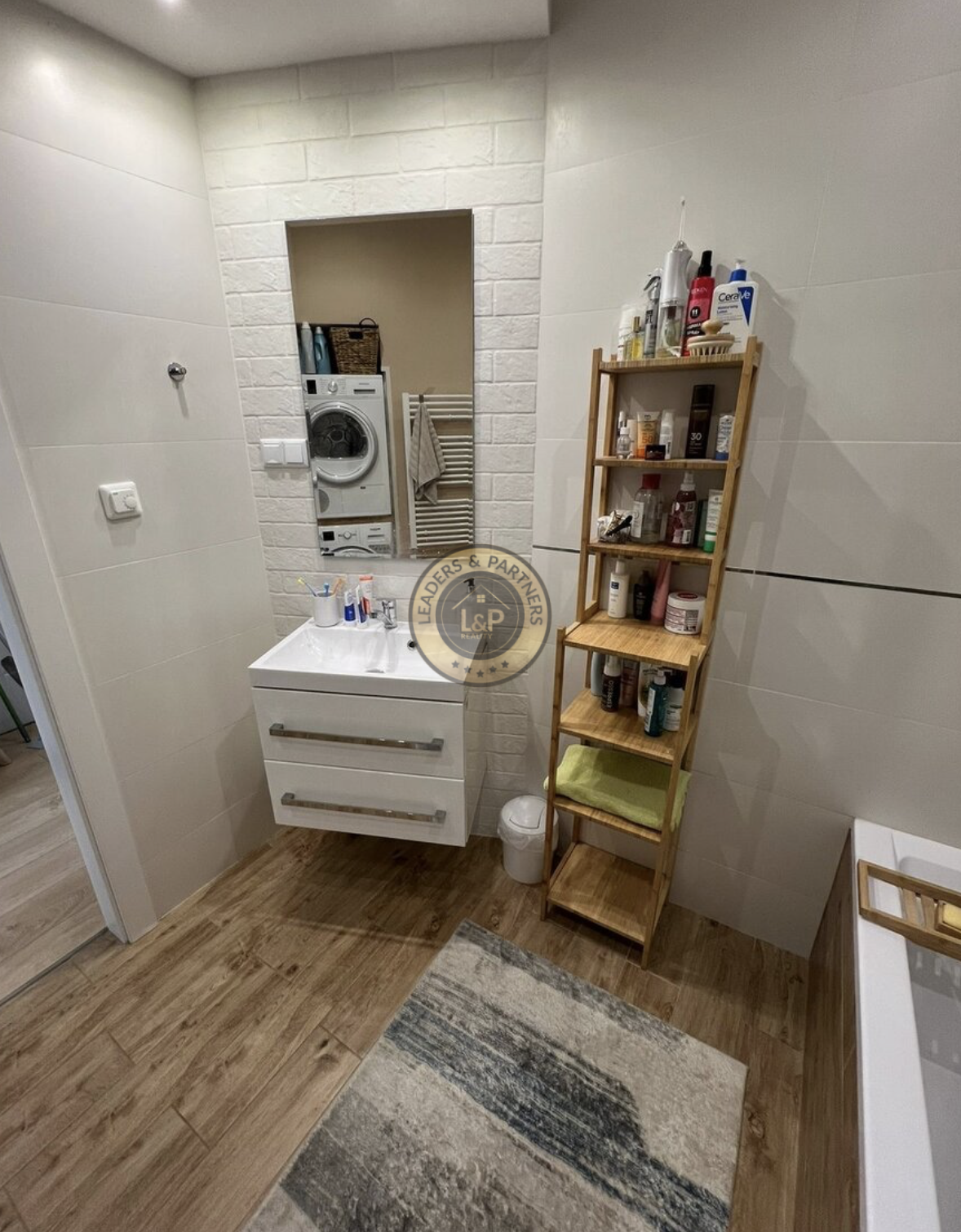 MODERNÝ, KOMPLETNE ZREKONŠTRUOVANÝ BYT V TOP LOKALITE – CENTRUM NA DOSAH - 2