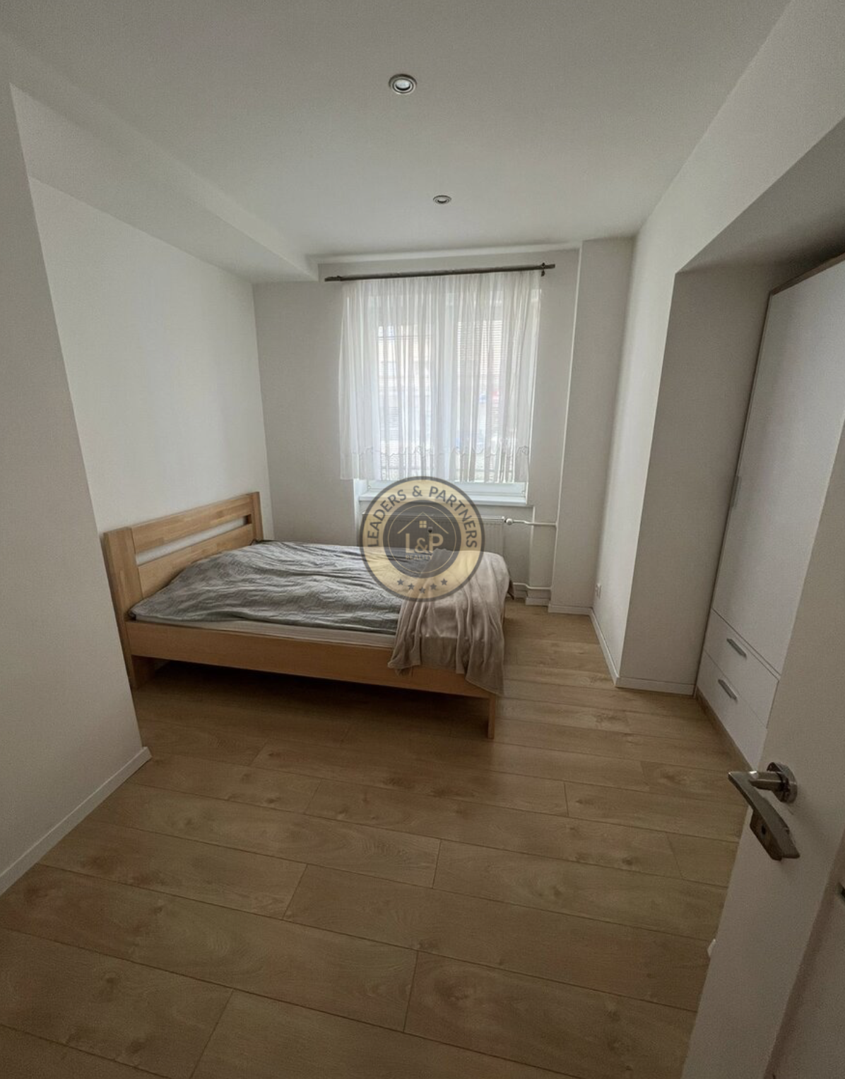 MODERNÝ, KOMPLETNE ZREKONŠTRUOVANÝ BYT V TOP LOKALITE – CENTRUM NA DOSAH - 4
