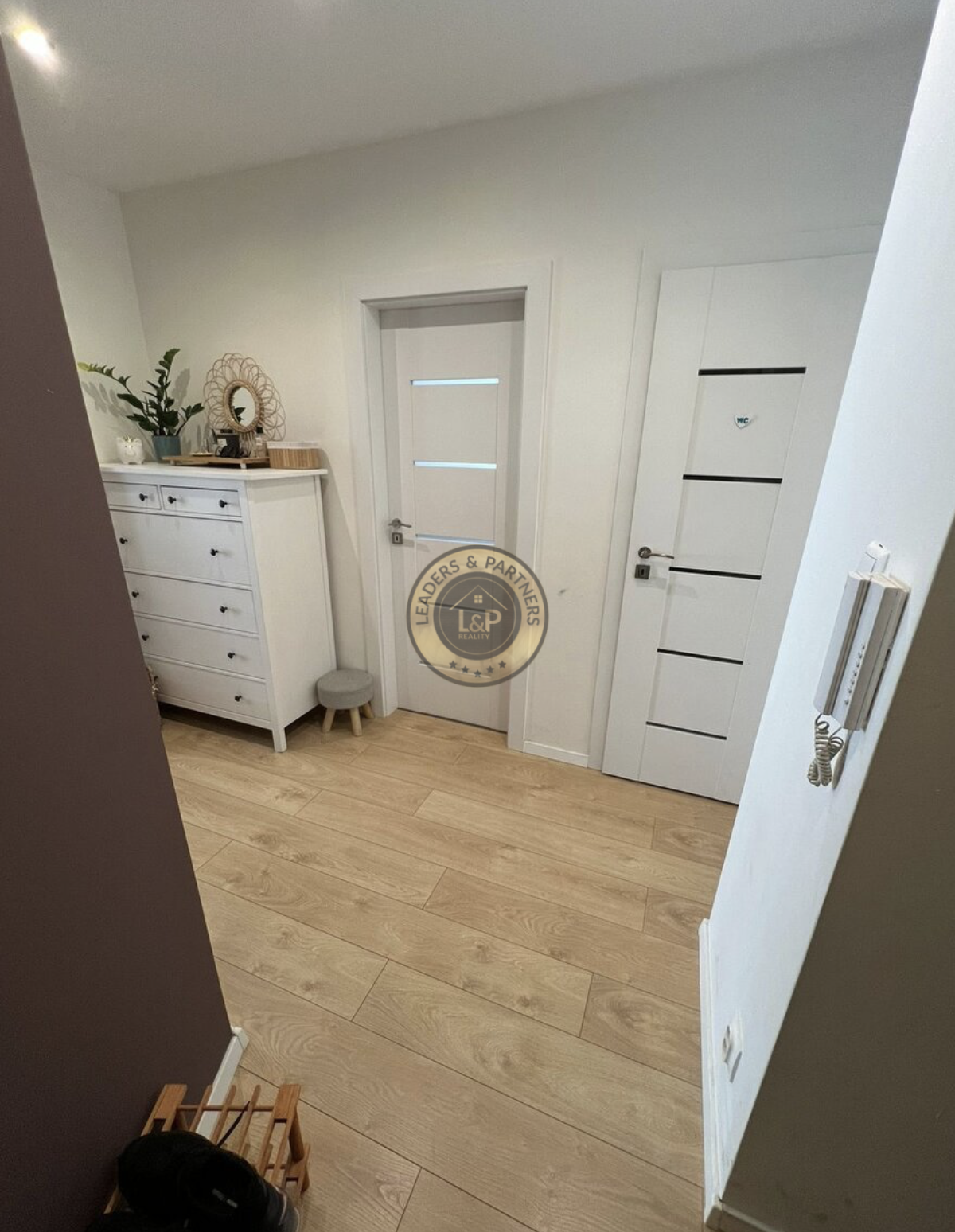 MODERNÝ, KOMPLETNE ZREKONŠTRUOVANÝ BYT V TOP LOKALITE – CENTRUM NA DOSAH - 6