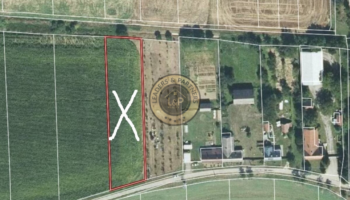 Pozemok vhodný na výstavbu RD v obci Hlboké časť Zaháj - 1