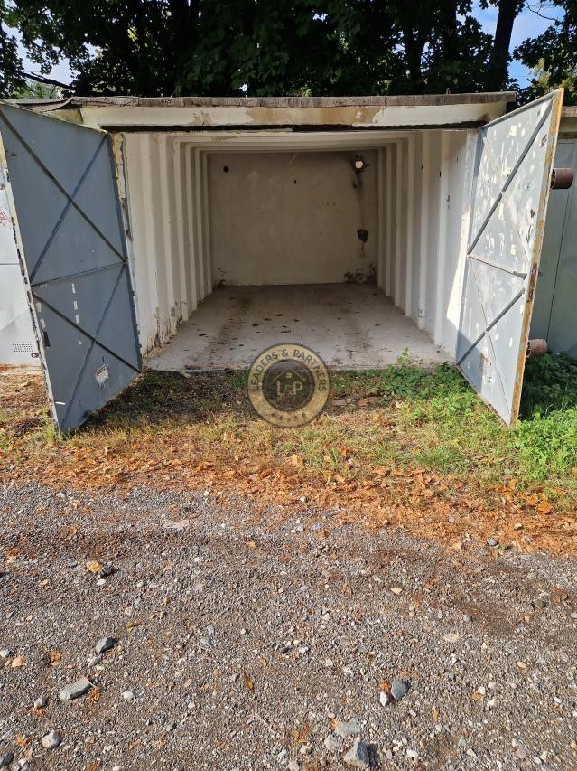 Ponúkame na predaj 4 garáže na staničnej ulici v Trnave - 1