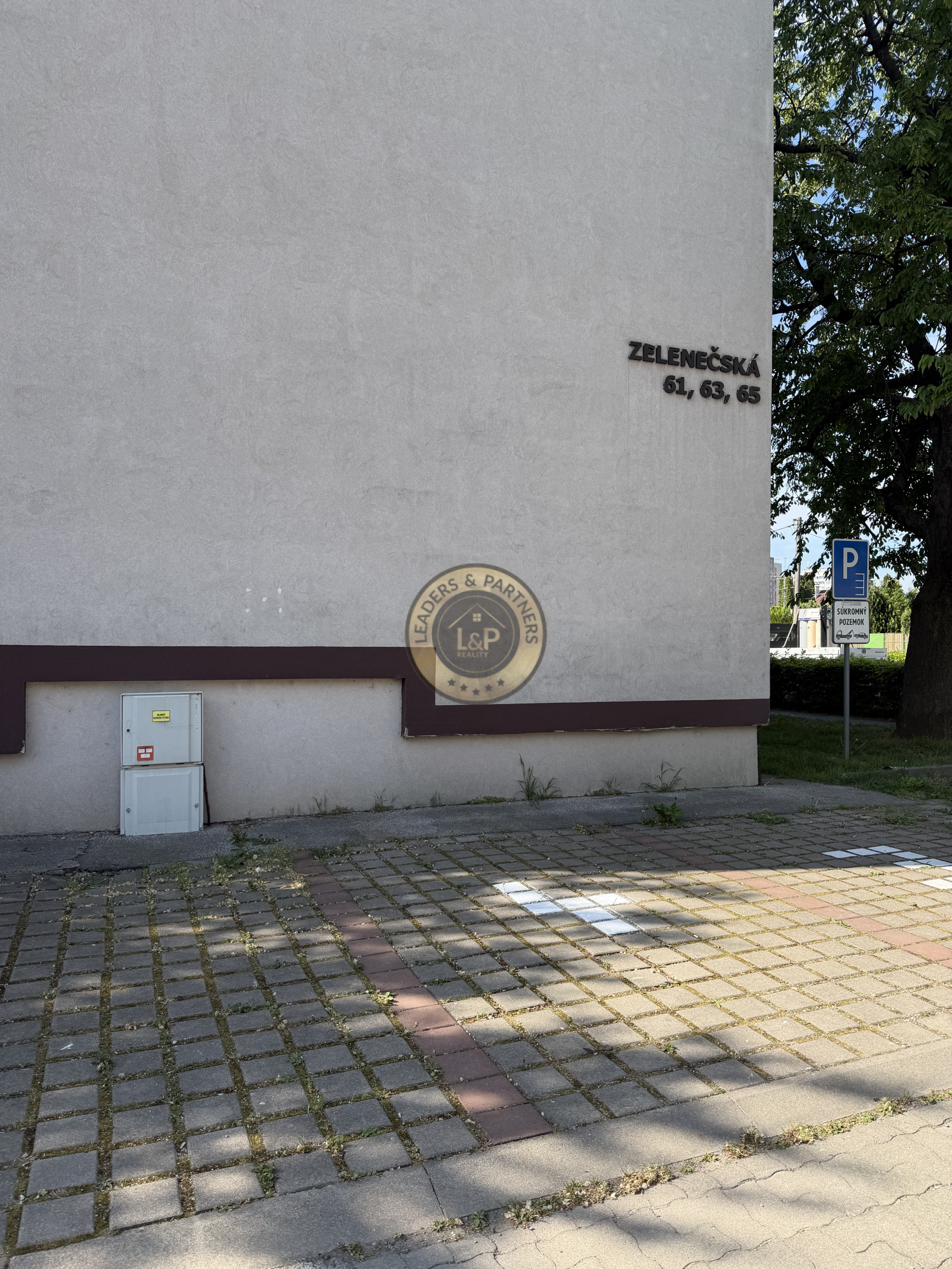 Vonkajšie parkovacie státie na Zelenečskej ulici - Trnava - 4