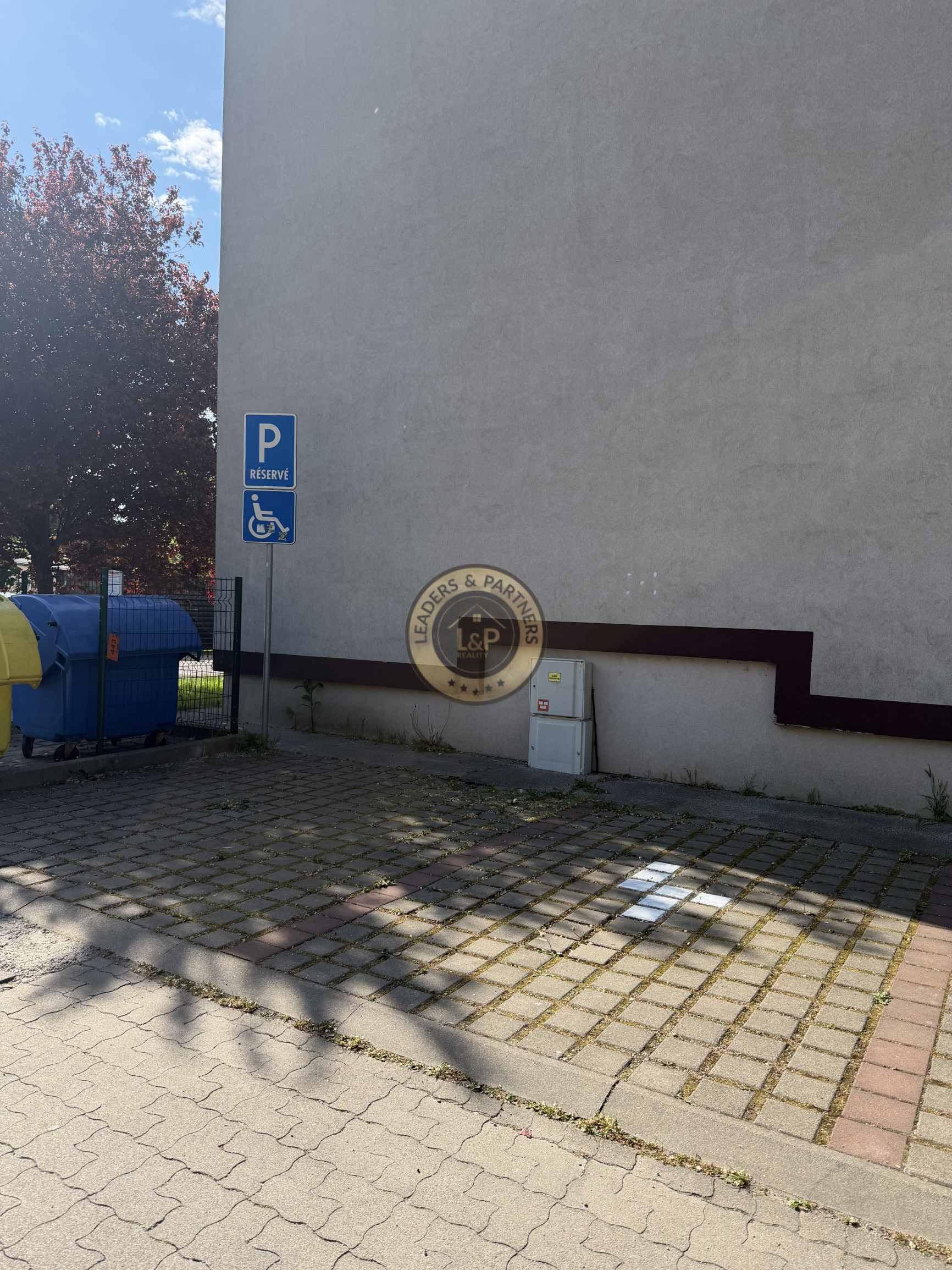 Vonkajšie parkovacie státie na Zelenečskej ulici - Trnava - 3