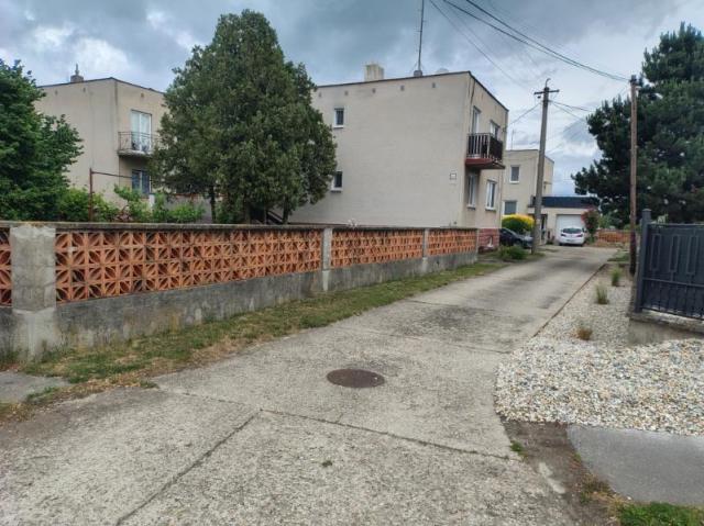 Na predaj veľký rodinný dom v Sládkovičove - 2