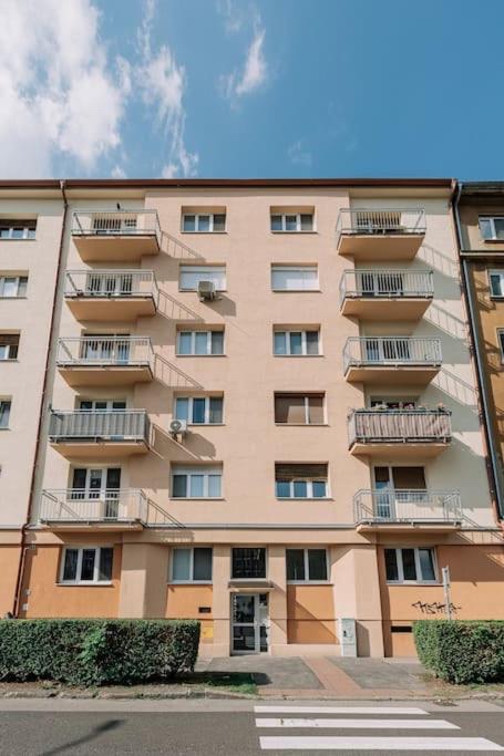 Na predaj : Priestranný a komplet zrekonštruovaný 3-izb. byt - 11