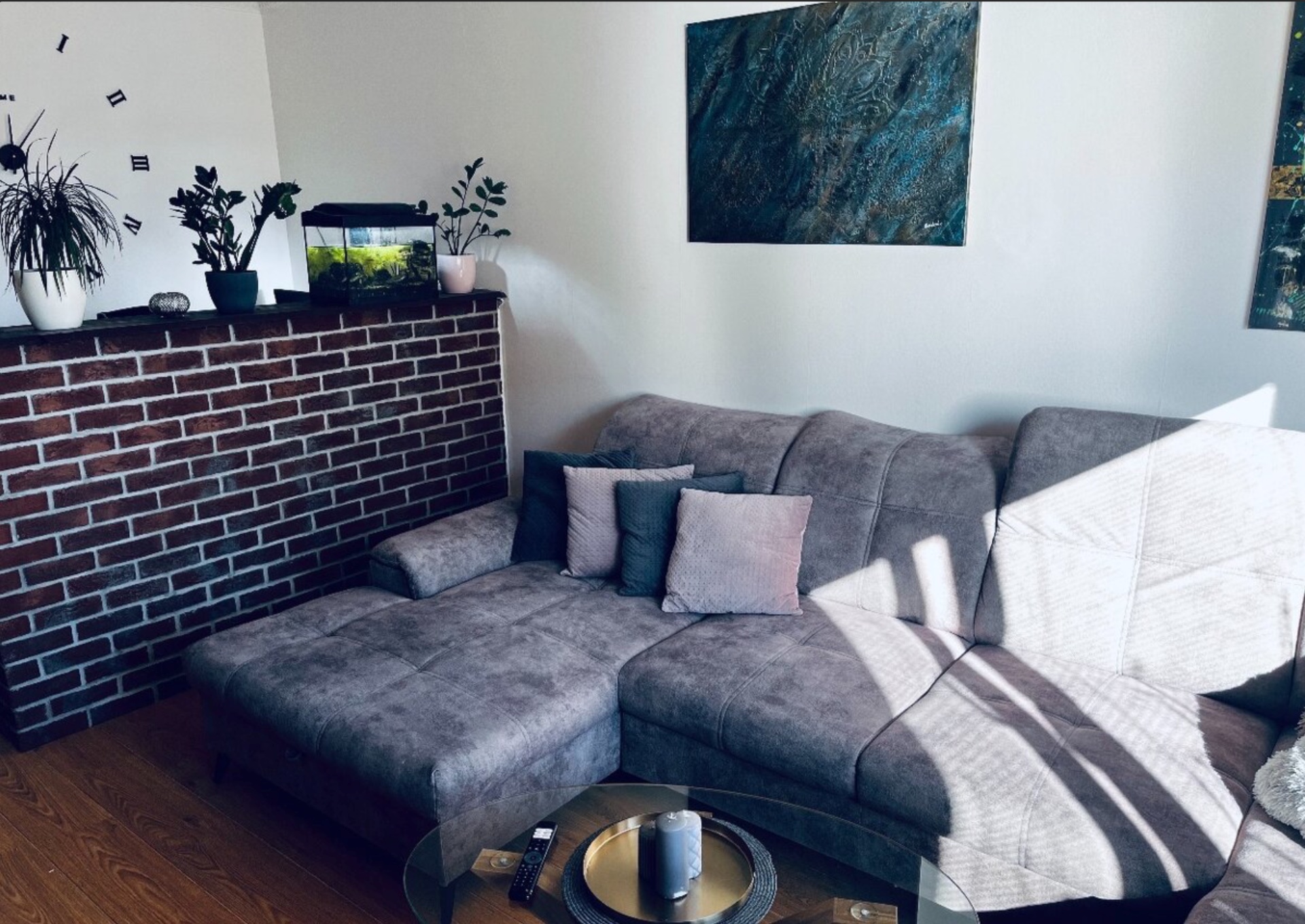 Prenájom priestranného 3-izbového bytu s loggiou - 1